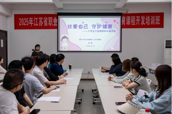 汽车学院联合江苏大学职工医院、镇江四院、求知书院开展“大学生传染病防治”讲座