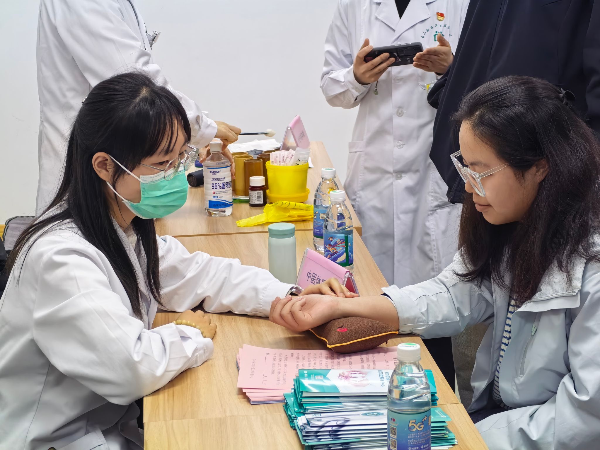 汽车与交通工程学部举办“健康宣讲进校园 中医护航青春行”活动