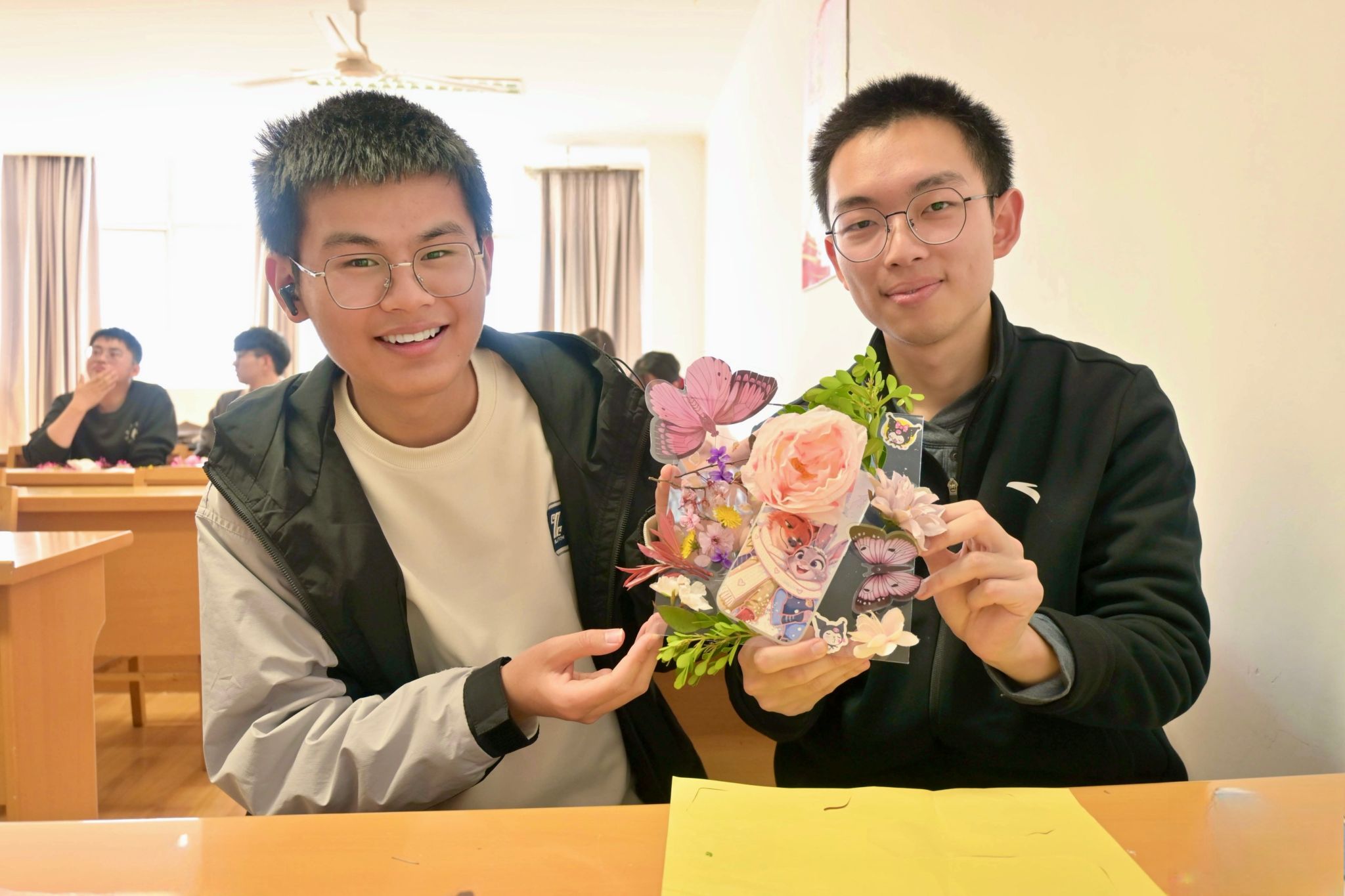 汽车学院举办“春绽繁花，心向暖阳”创意设计大赛