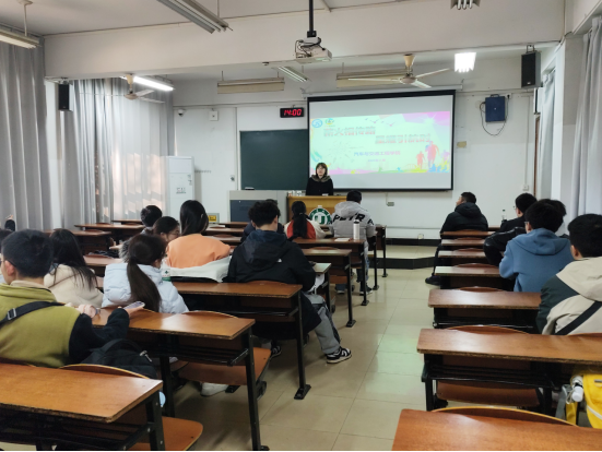 汽车学院举办“薪火相传路，星耀引航时”系列指导讲座第四讲